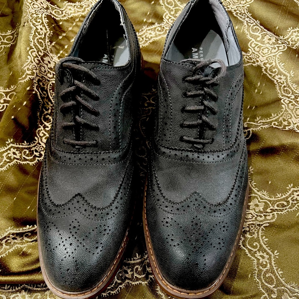 Perry Ellis Shoes “Daniel “ wing tip brogues